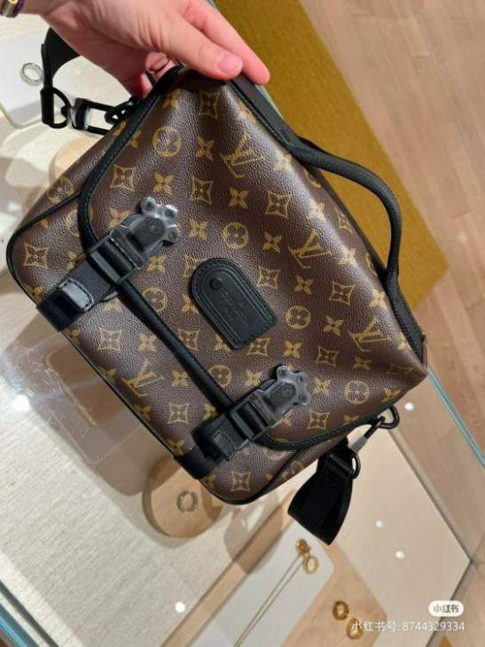Picture of Louis Vuitton Mens Bags _SKUfw158490267fw